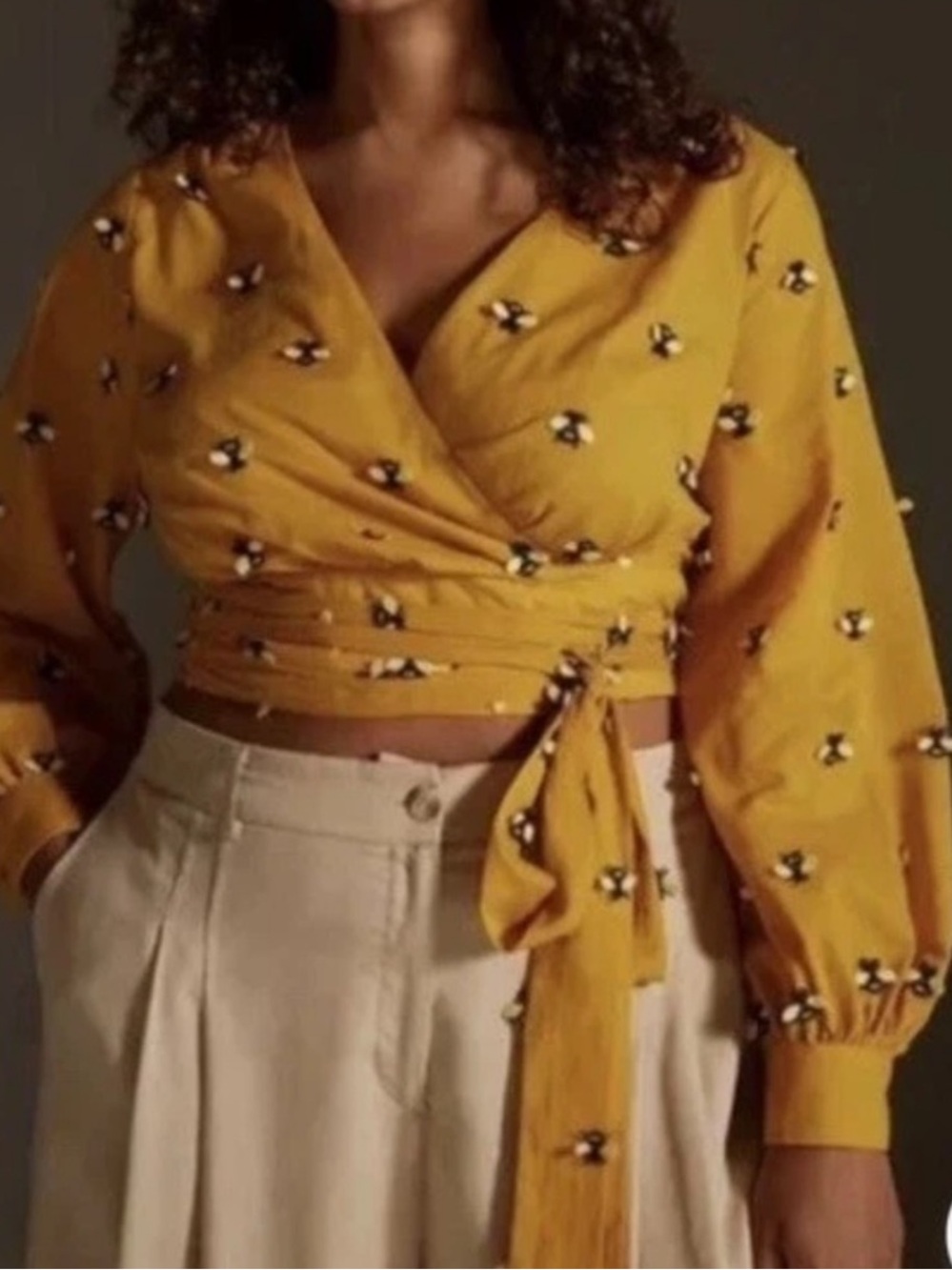 Maeve Anthropologie 3D Bumble
Bee Embroidered Wrap Top
Mustard
Size 14 NOVELTY